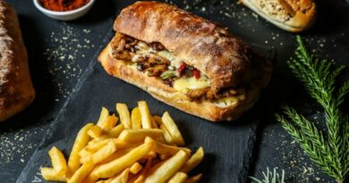 Why an Authentic Philly Experience Begins With the Right Cheesesteak